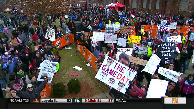 Illustration for article titled "Yale Cites Wikipedia": Your College GameDay Sign Roundup